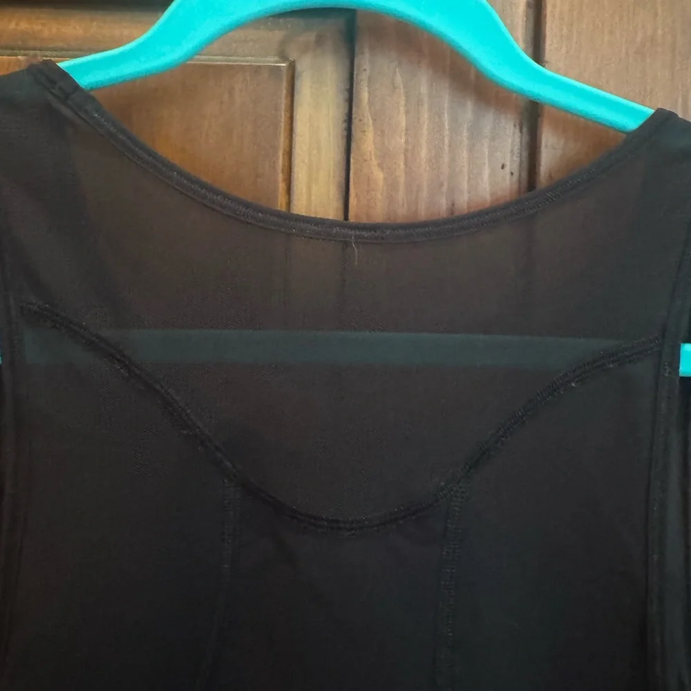 Lululemon Size 4 Singlet Racerback Tank Top - Black with Black Shear panels. EUC